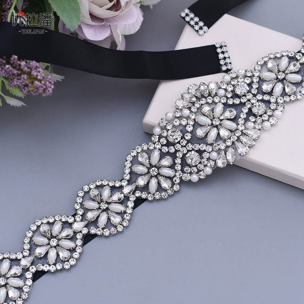 Bridal wedding belt with rhinestone decoration